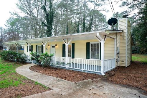 1515 Flat Rock Rd, Stockbridge, GA 30281-2033