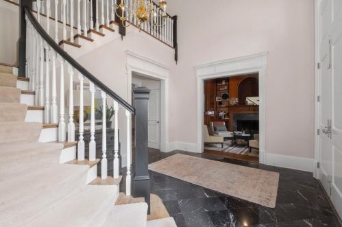 2770 Carmon On Wesley, Atlanta GA  30327-1242 exterior