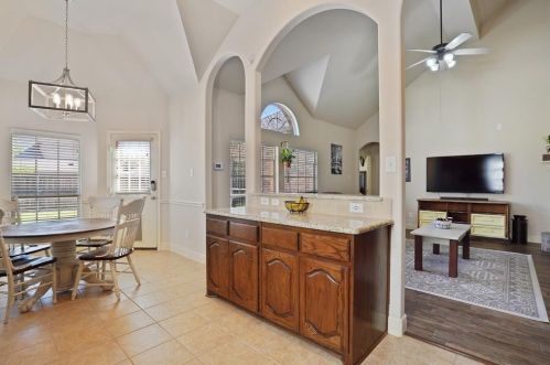 5724 Diamond Valley Dr, Fort Worth TX  76179-7607 exterior