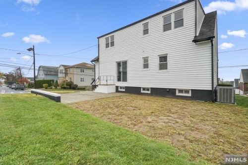 2 6th St, Wood-Ridge NJ  07075-2118 exterior