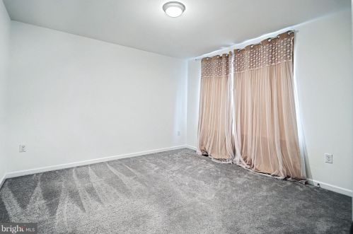 1009 Glen View Dr, York PA  17403-9680 exterior