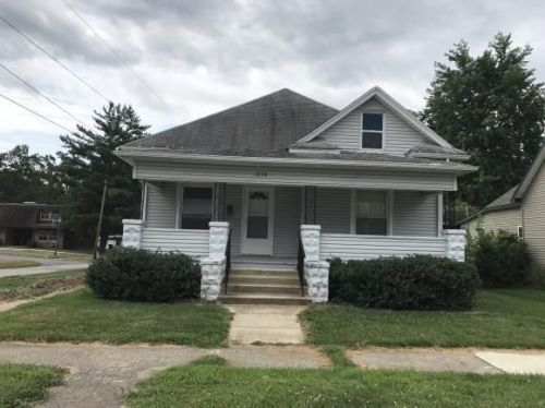 1330 Monroe Ave, Charleston IL  61920-2259 exterior