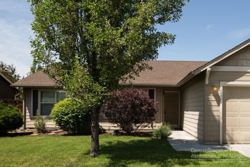 1225 Redwood Ave, Eagle Crest OR  97756-1078 exterior