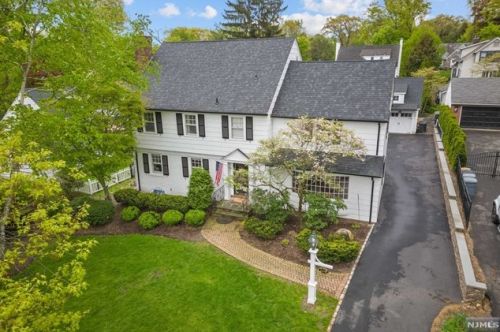 208 Hamilton Rd, Ridgewood, NJ 07450-1120