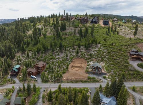 14276 Ski Slope Way, Truckee CA  96161-7030 exterior