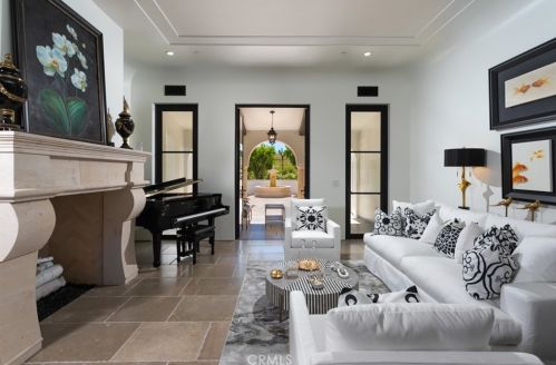 20 Black Falcon, Irvine CA  92603-0420 exterior