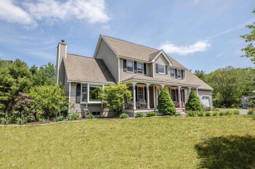 10 Foxglove Ln, Amherst, NH 03031-2141