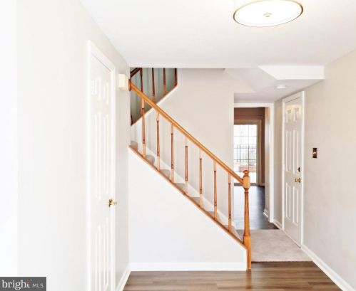9382 Tucker Woods Ct, Springfield VA  22015-4246 exterior
