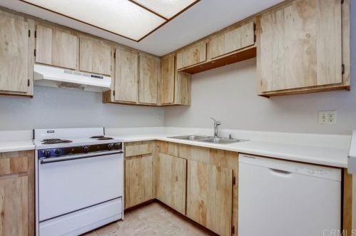 691 Ascot Dr, Vista CA 92083-4207 exterior