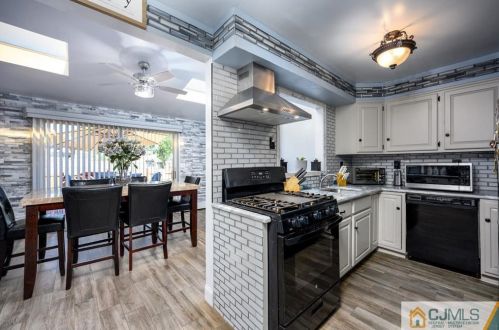 349 Prospect Ave, Avenel, NJ 07001-1156