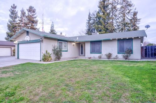 725 Bennington Ave, Turlock CA 95382-0306 exterior