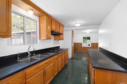 527 North St, Anaheim CA  92805-1932 exterior