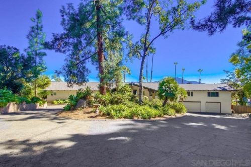 11141 Valley Lights Dr, El Cajon, CA 92020-8266