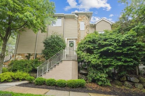 47 Clarken Dr, Town Center NJ  07052-3453 exterior