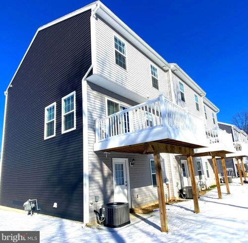 51-M Overlook Dr, Hanover PA  17331-9136 exterior