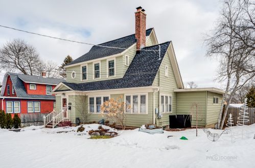 320 Pleasant St, Bull Valley, IL 60098-3237