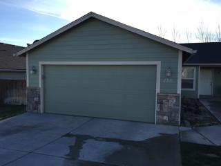 2205 Eucalyptus Dr, Hermiston, OR 97838-1086