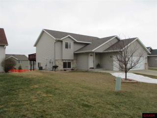 220 Cypress Dr, Mankato, MN 56001-7575