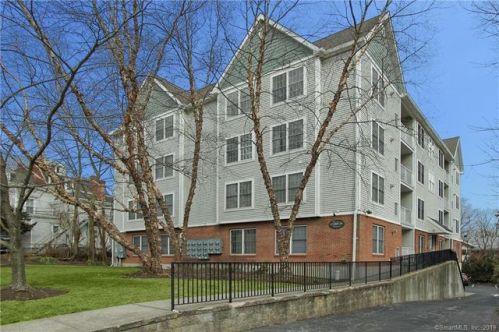 4 Lowe St, Norwalk, CT 06854-3546