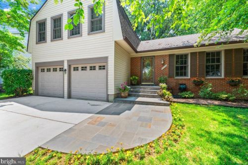 6544 Koziara Dr, Springfield, VA 22015-4130