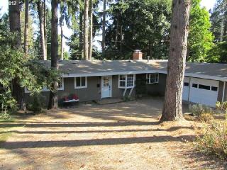 35 Coachman Dr, Eugene, OR 97405-4810
