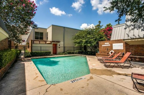 3915 Buena Vista St, Dallas TX  75204-1683 exterior