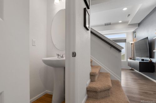 4568 Quemoy St, Aurora CO  80019-6025 exterior