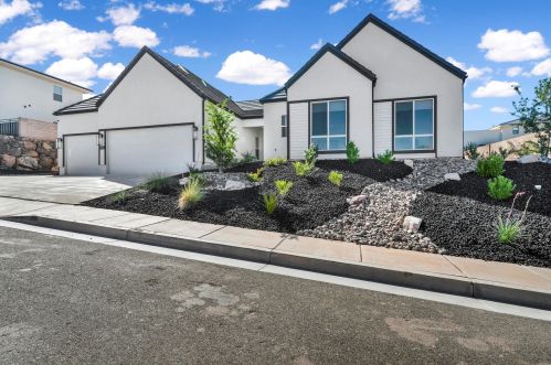 1607 Black Brush Dr, Washington, UT 84780