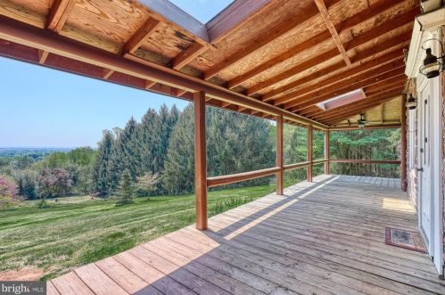 2180 Sky Top Trl, York PA  17315-2272 exterior