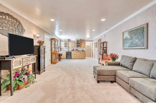 940 Johnsonway Dr, Sandy UT 84094-6346 exterior