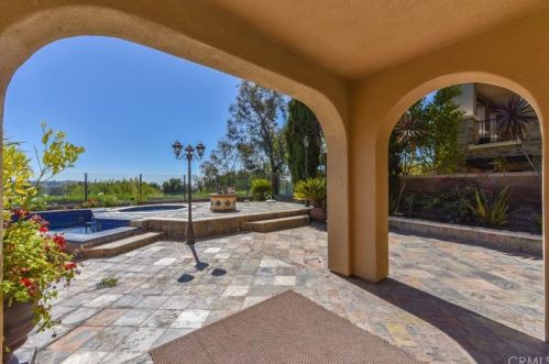 25 Blue Smt, Irvine CA  92603-0168 exterior