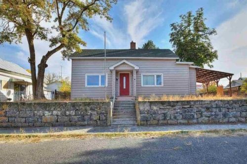 313 3rd St, Sprague, WA