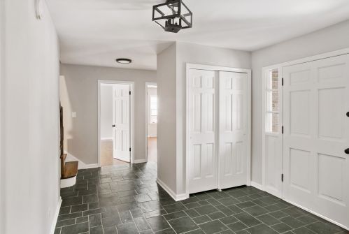 245 Charles Ave, Naperville, IL 60540-5607