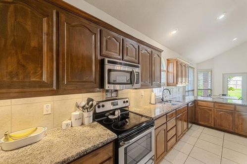 6108 Kristen Dr, Fort Worth TX  76131-1281 exterior