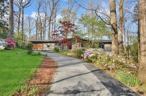 2443 Echo Dr, Atlanta GA  30345-3526 exterior