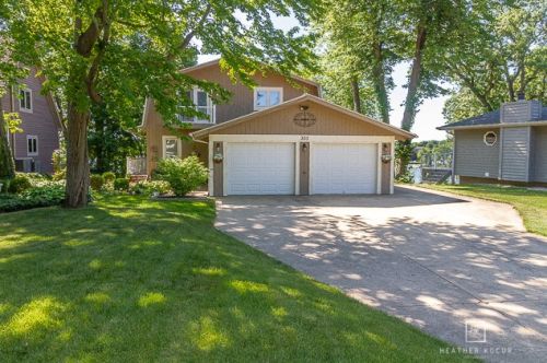 303 Holiday Dr, Somonauk, IL 60552-9628