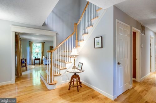 1205 Saugus Ct, Great Falls, VA 22066-2016