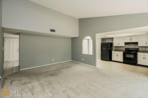 6615 Bellburn Rd, Atlanta GA  30349-4613 exterior
