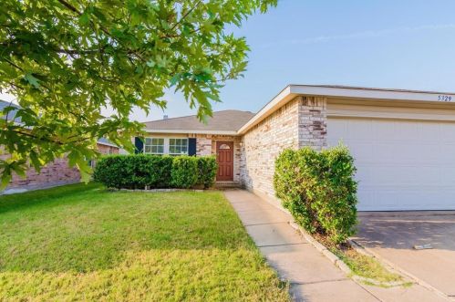 5329 Lava Rock Dr, Fort Worth TX  76179-7377 exterior