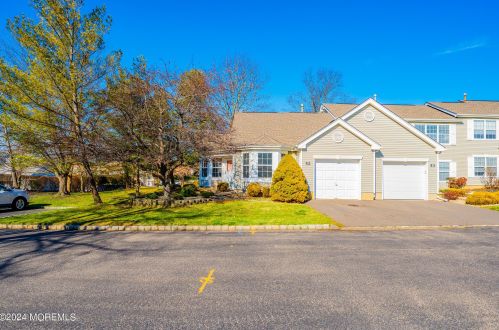 52 Perri Rd, East Freehold, NJ 07728-4140