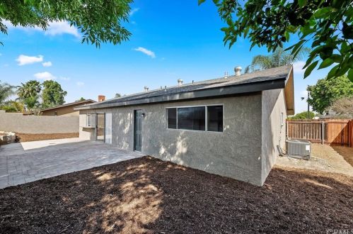 9850 Mcnicholl Dr, Riverside CA  92503-5521 exterior