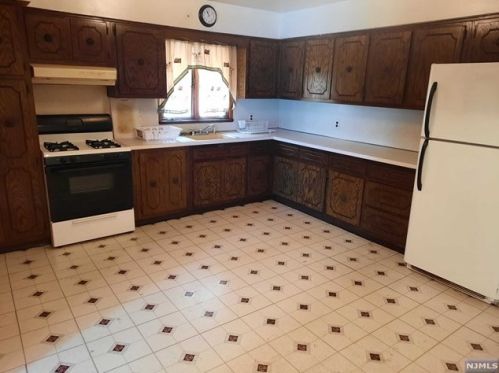 69 Pacific Ave, Outwater, NJ 07026-3732