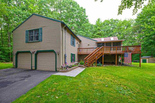 8 Beaver Pond Rd, Kingston, NH 03848-3452