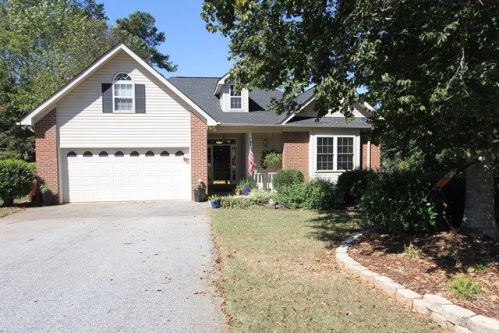 325 Green Oaks Rd, Greenwood, SC 29649-8487