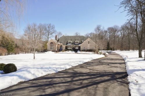 28 Gateshead Dr, Bridgewater, NJ 08807-1403