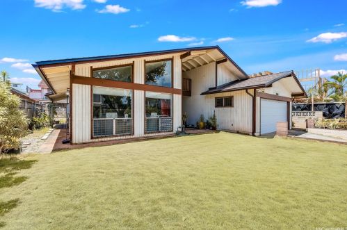 1061 Luapele Dr, Honolulu, HI 96818-1989