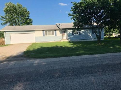 321 Gas St, Moran, KS 66755-4035