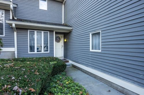 27 Greenbriar Ln, Annandale, NJ 08801-1617