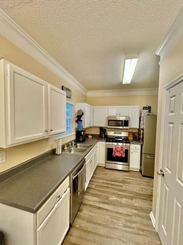 922 Magnolia Leaf Dr, Holly Springs, GA 30188-2461