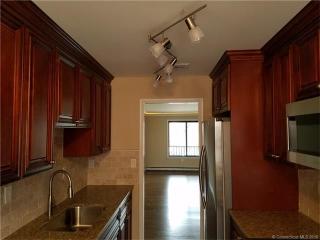 4 Cheryl Ct, Cromwell, CT 06416-1860